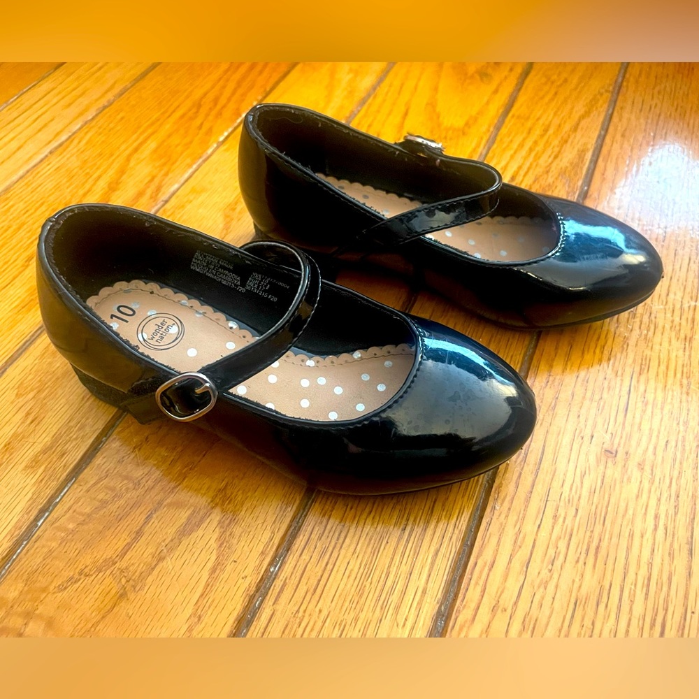 Girls dress shoes! Size 10.